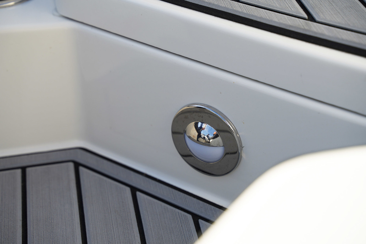 Sea Ray SPX 230 Outboard