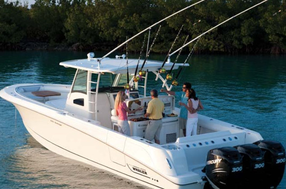 Boston Whaler 380 Outrage