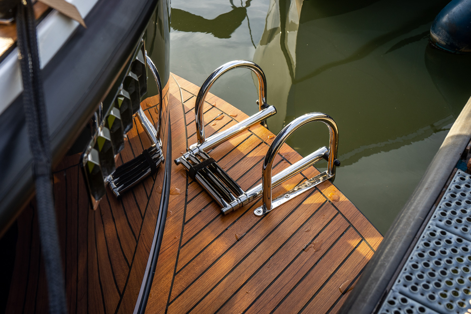 Maxima Boats 650 Flying Lounge