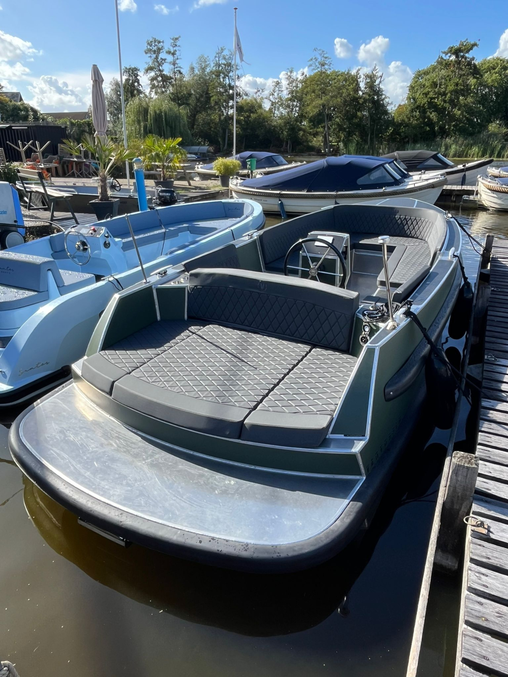 Van Vossen 650 plugin E tender aluminium elektrisch