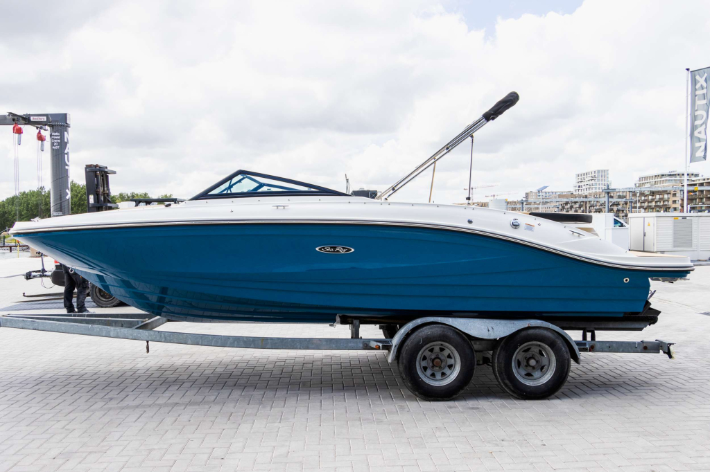 Sea Ray SPX 210