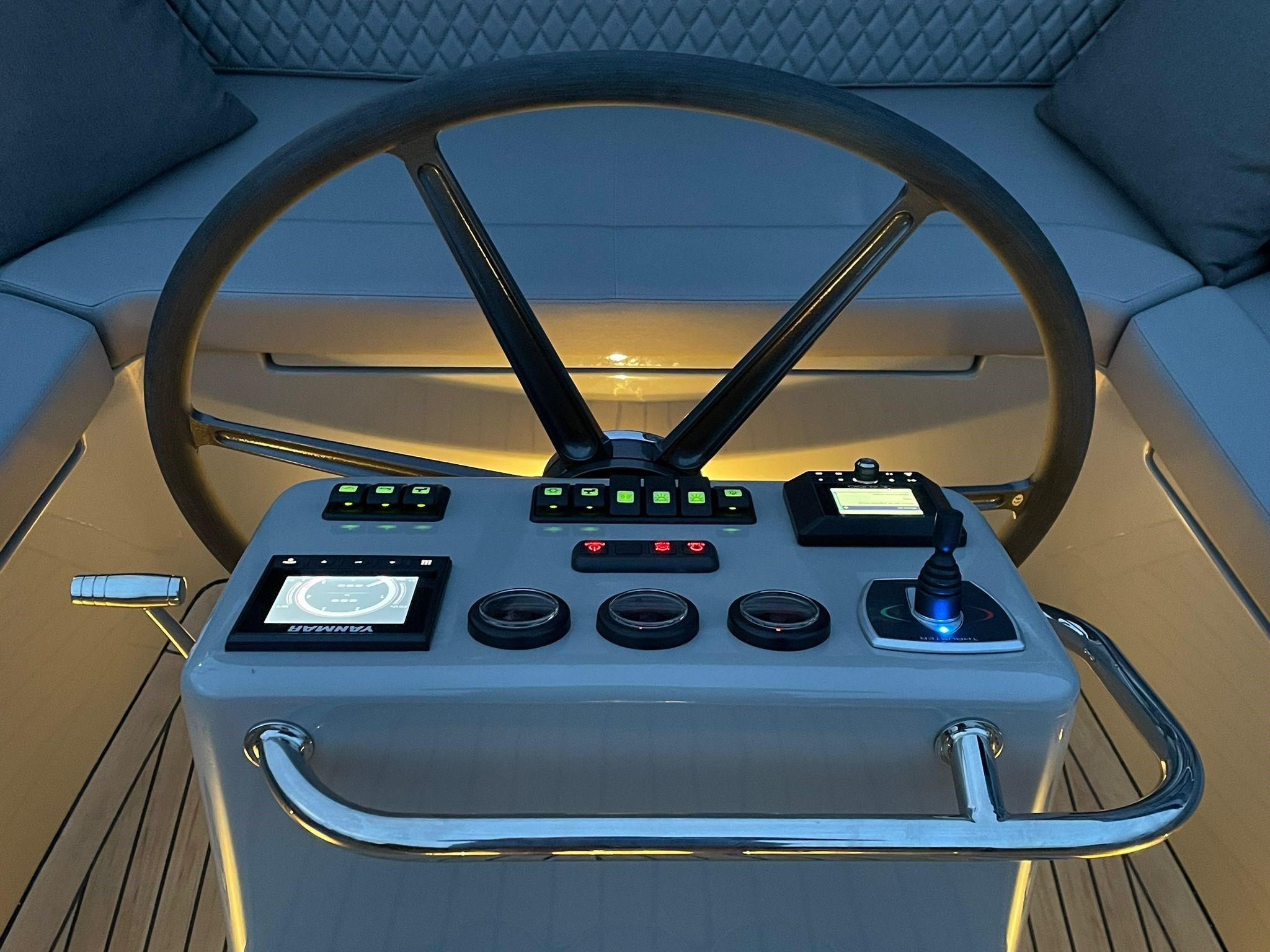 Seafury 900 Soft-top