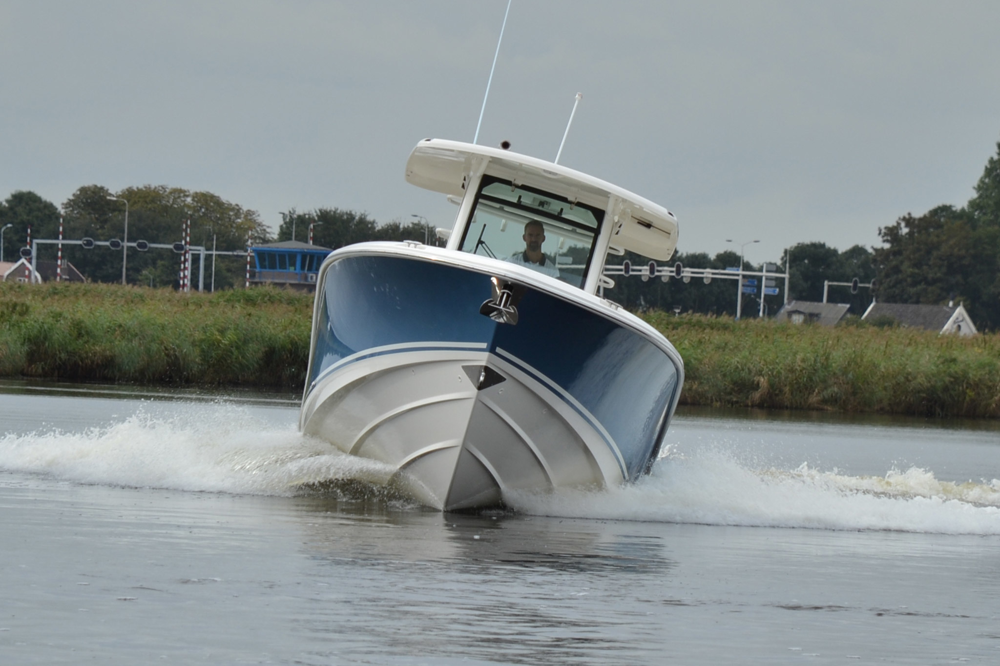 Boston Whaler 330 Outrage