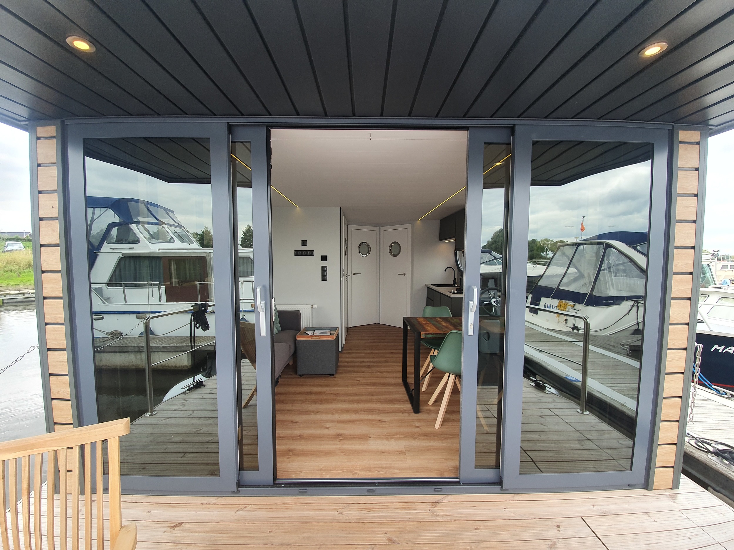 La Mare Houseboat Apartboat L - NEW La Mare Houseboat Apartboat L - NEW