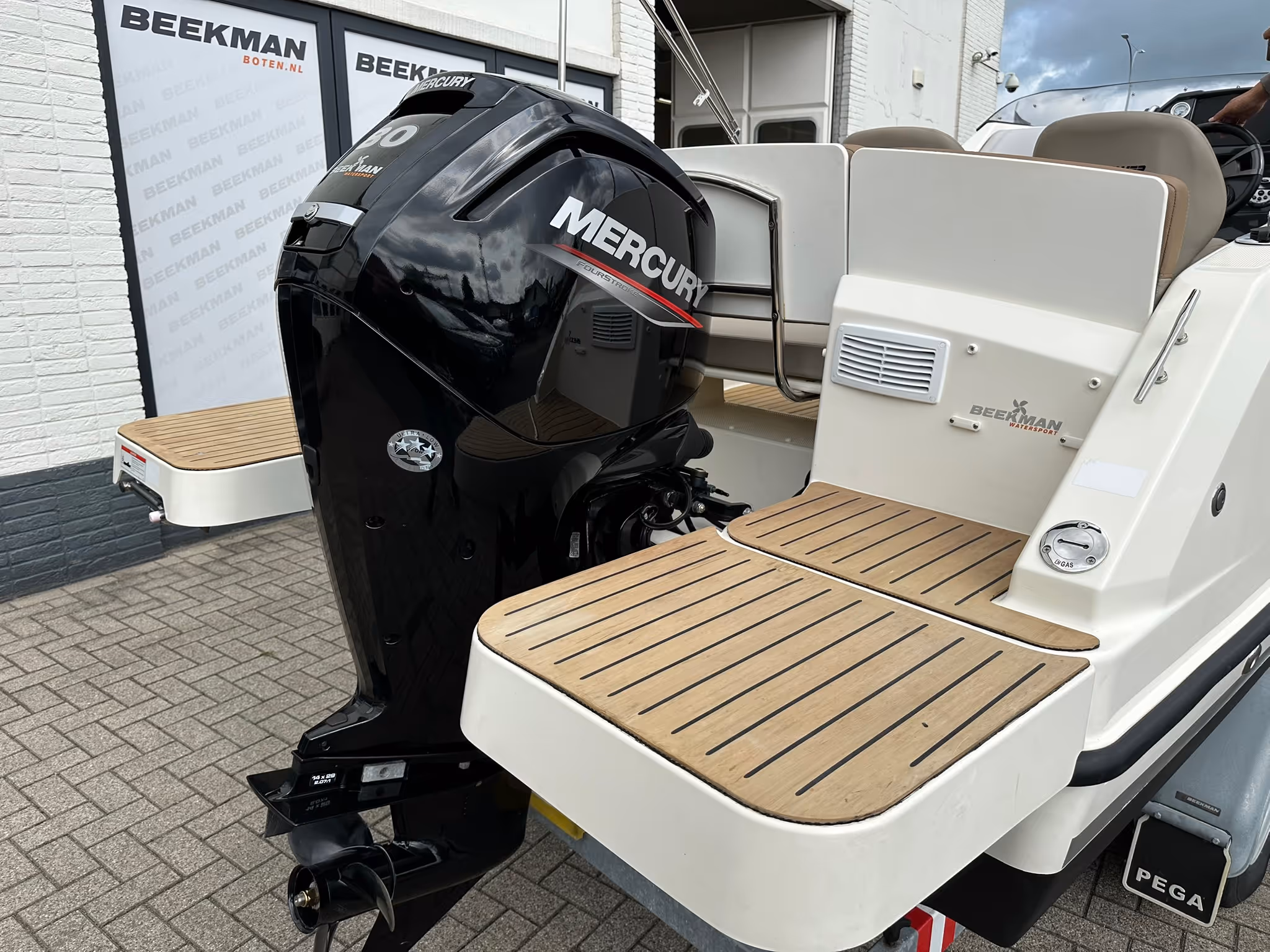 Quicksilver 555 Cabin