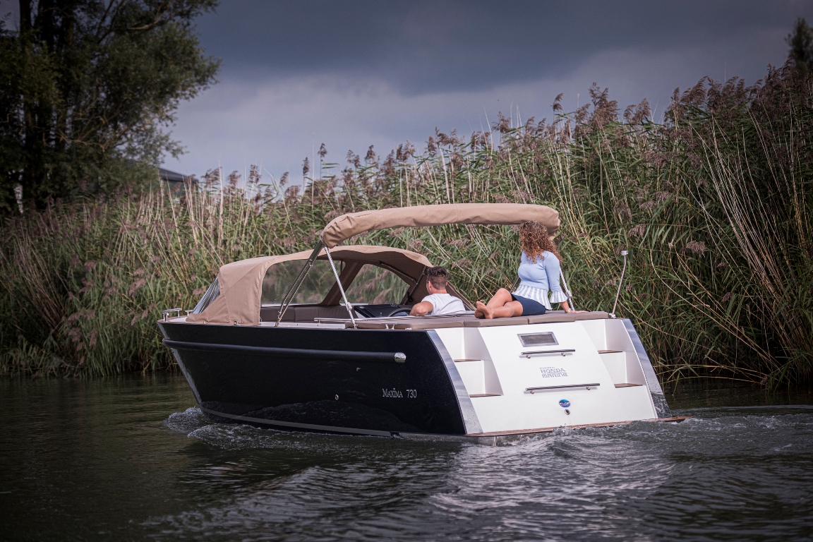 Maxima Boats 730