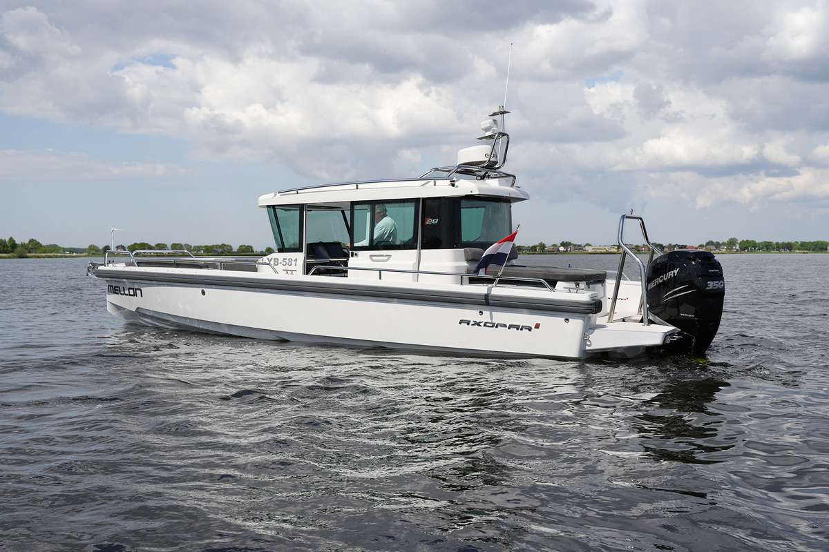 Axopar 28 Cabin
