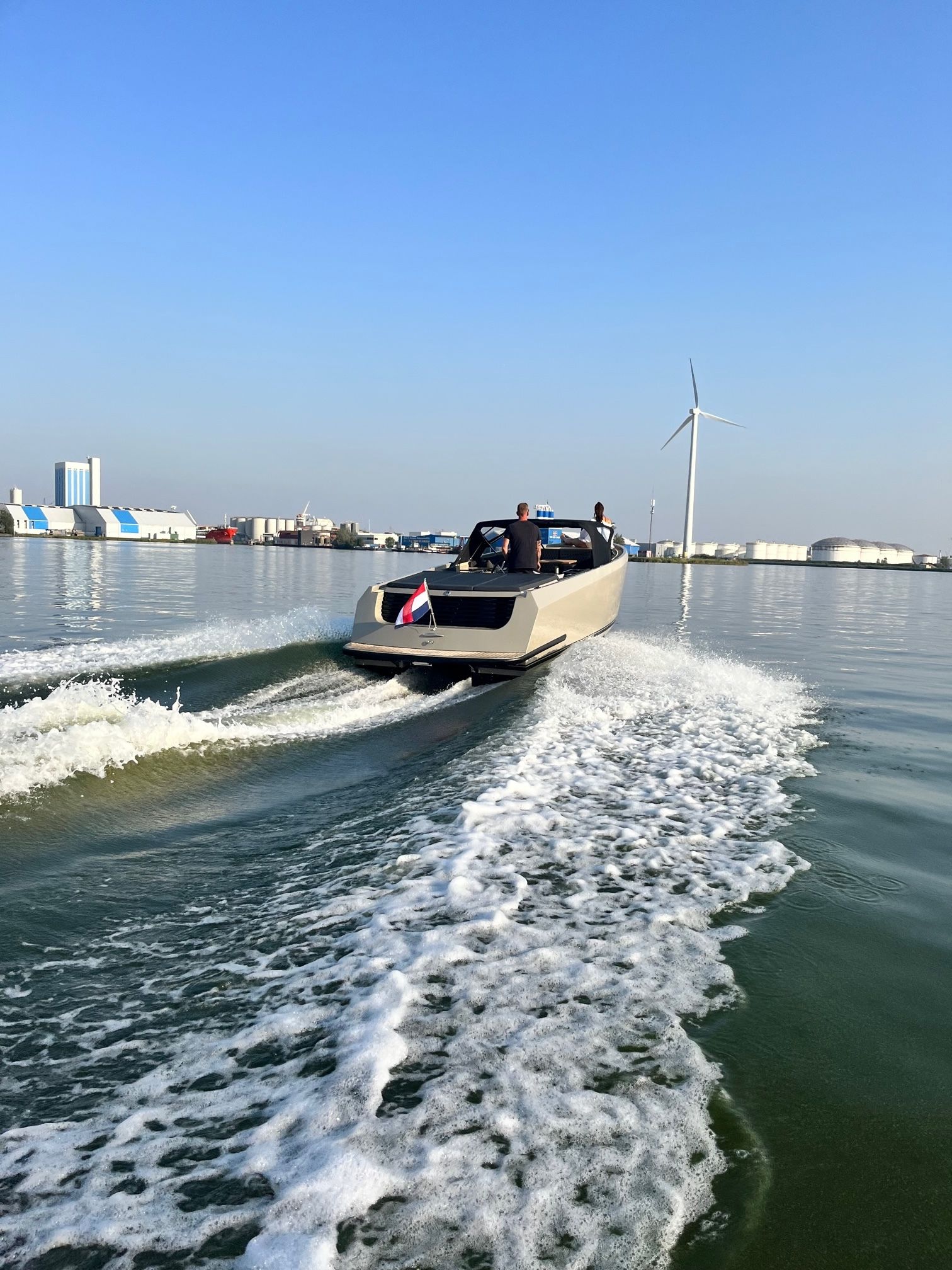 DOBBER 750 Tender
