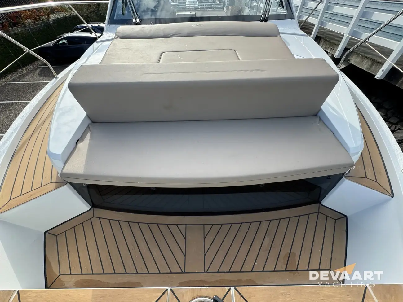 Sealine C335