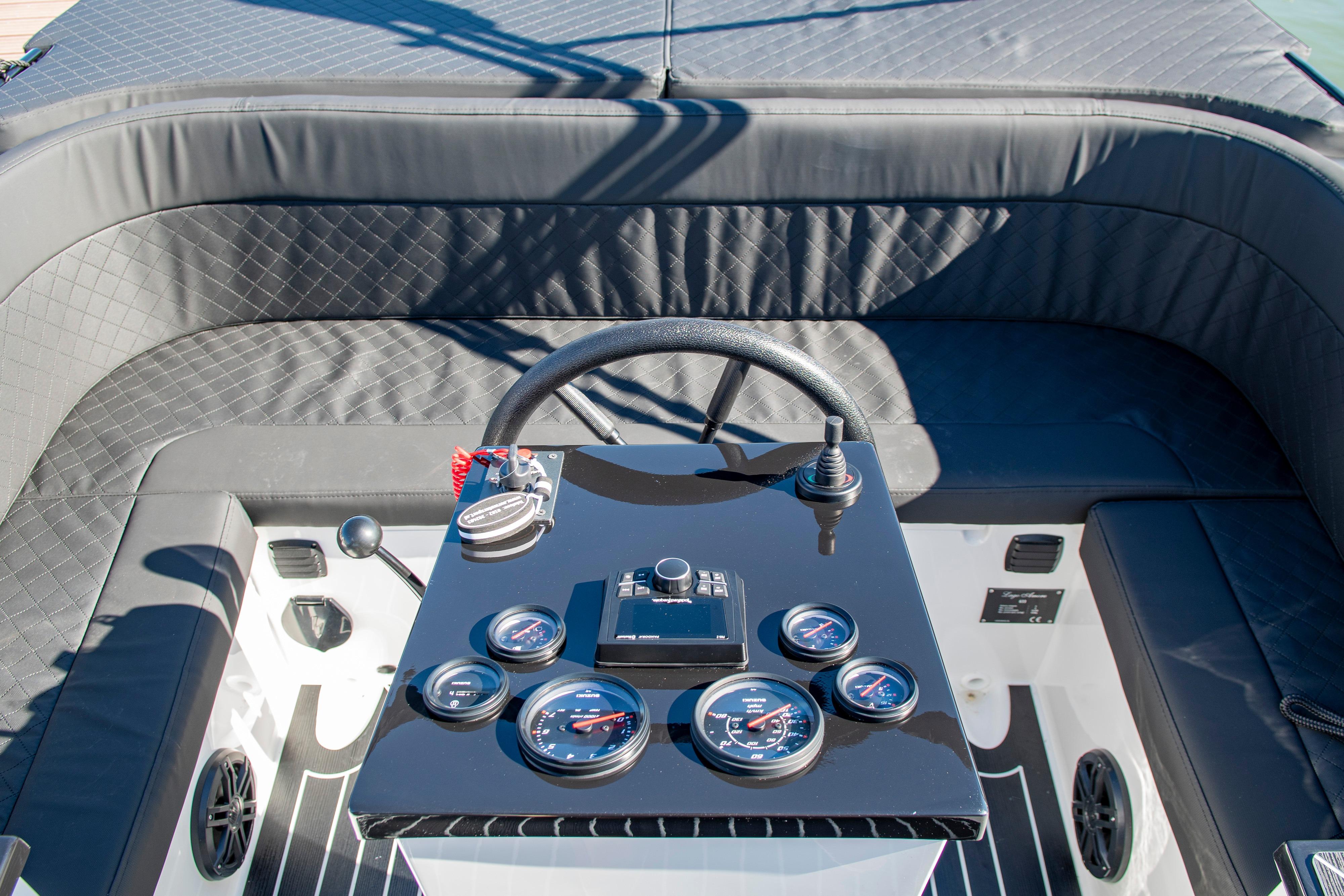 Lago Amore 633 Tender