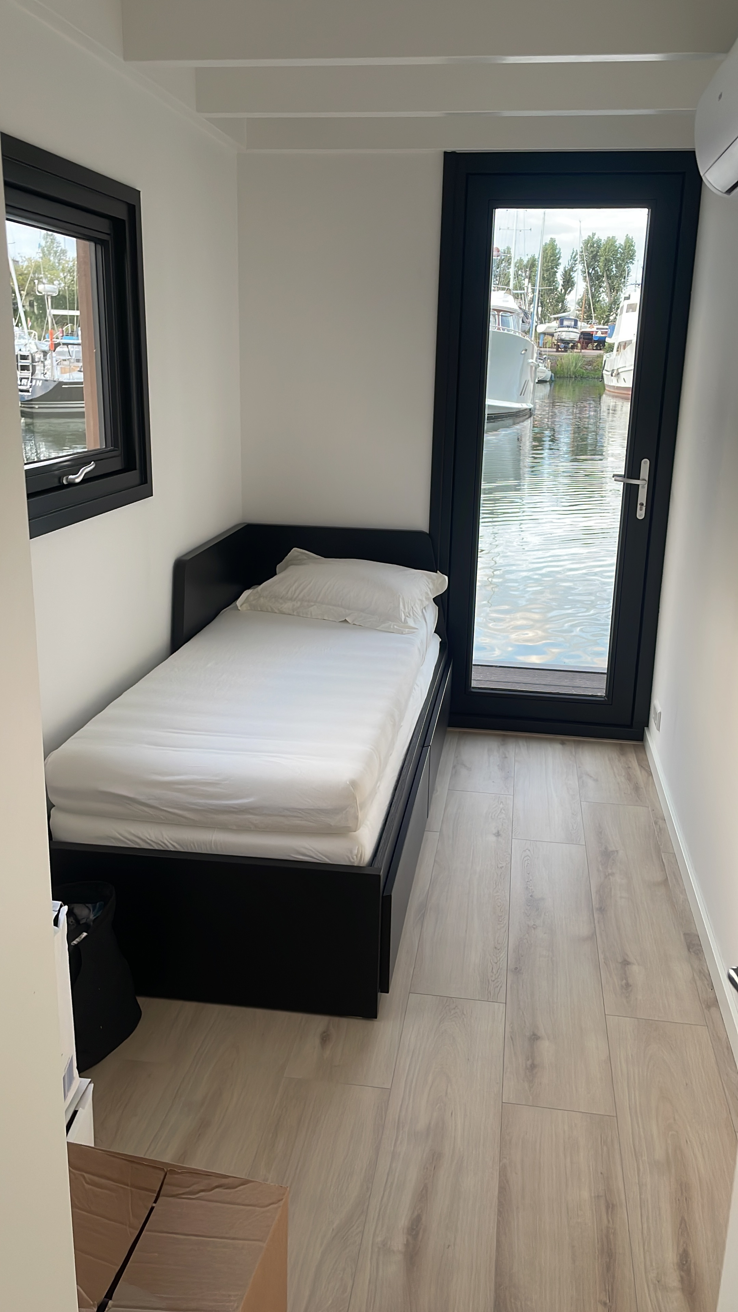 TMB60eco Houseboat Bij Rotterdam Ligplaats