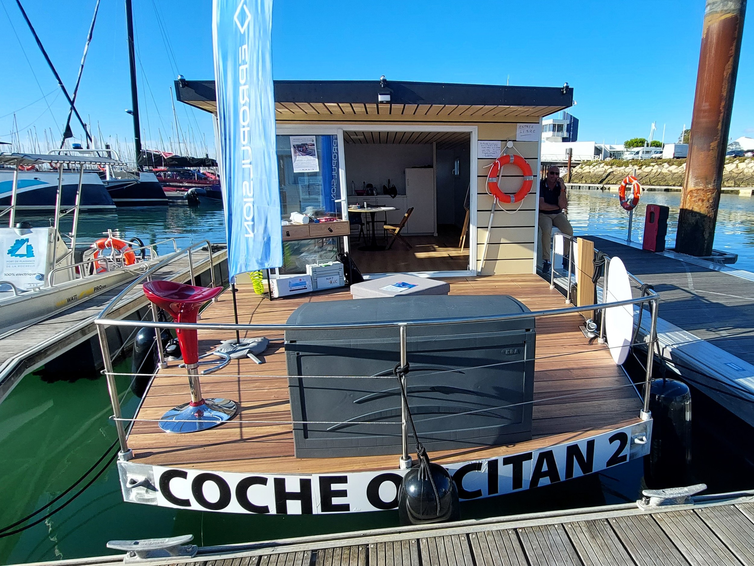 PHOEBUS COCHE SOLAIRE  LECTRICAL SELF POWERED BOAT Catamaran Standaard