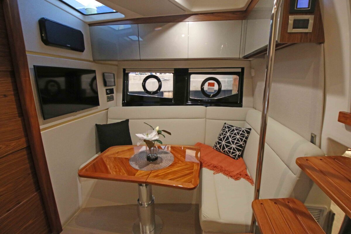 Boston Whaler 405 Conquest