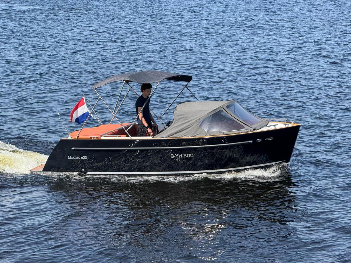 Maxima 630 Tender met boegschroef
