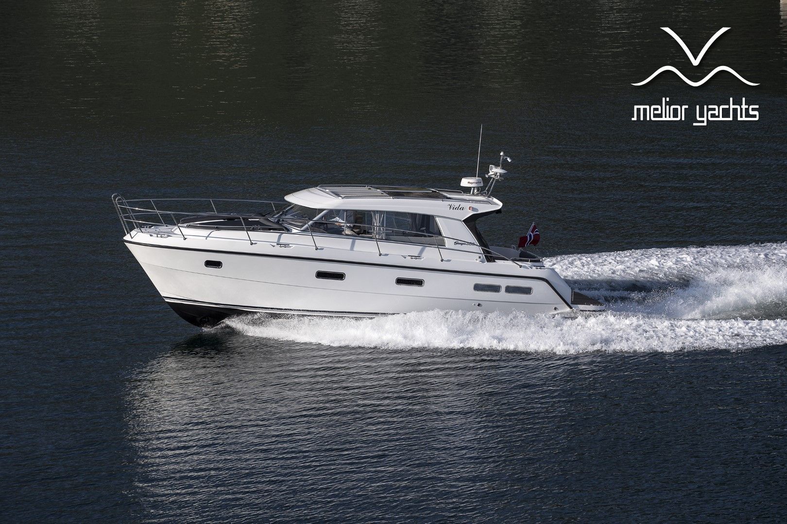 Saga 385 - Edition Walnut Interior