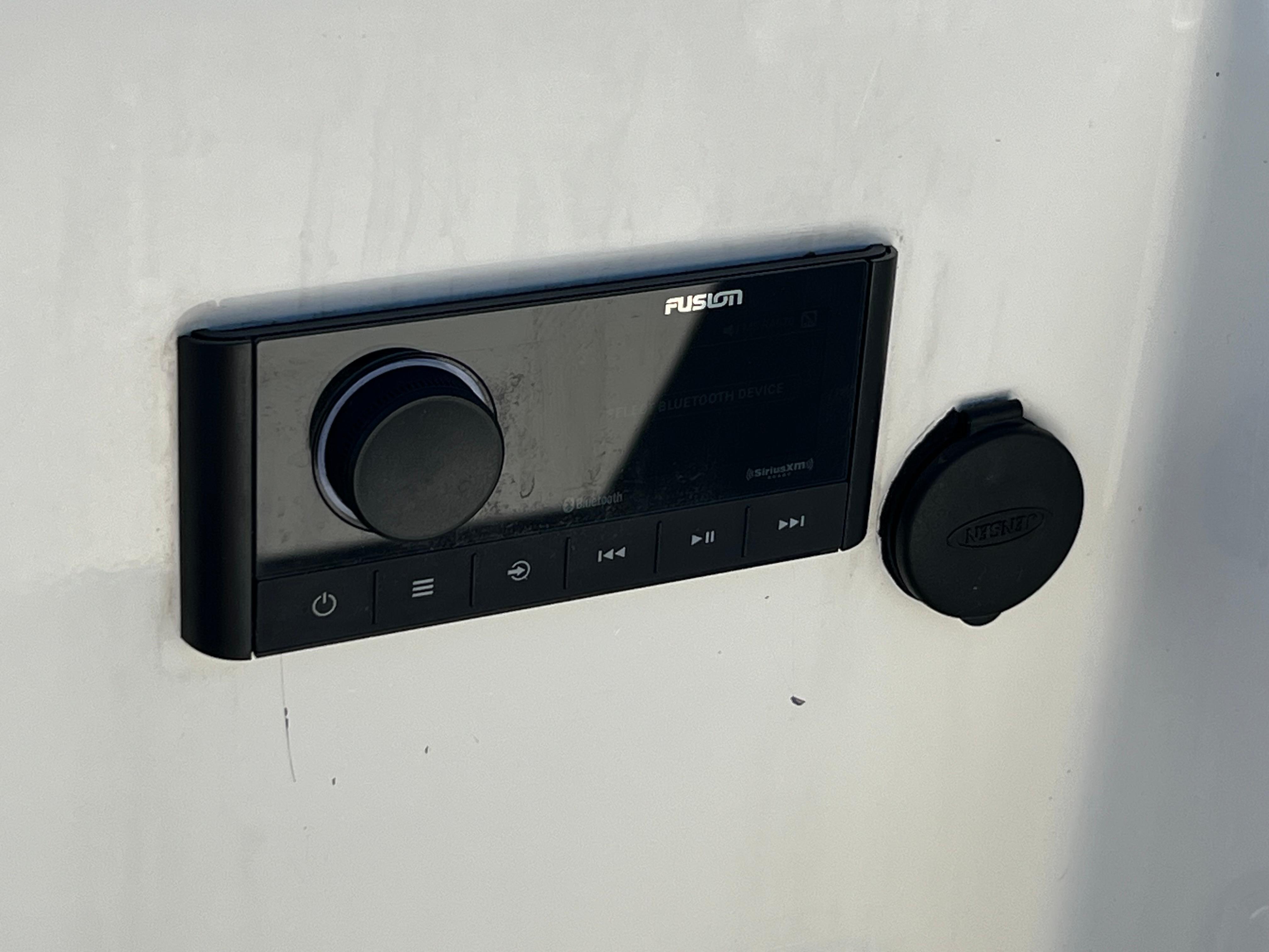 Center Console Blackfish Crossover 900