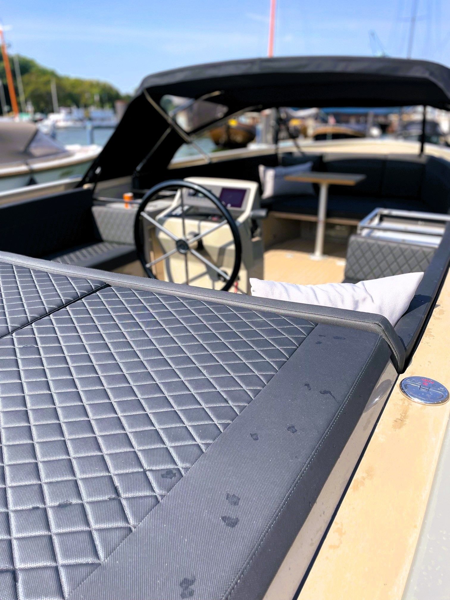 DOBBER 750 Tender