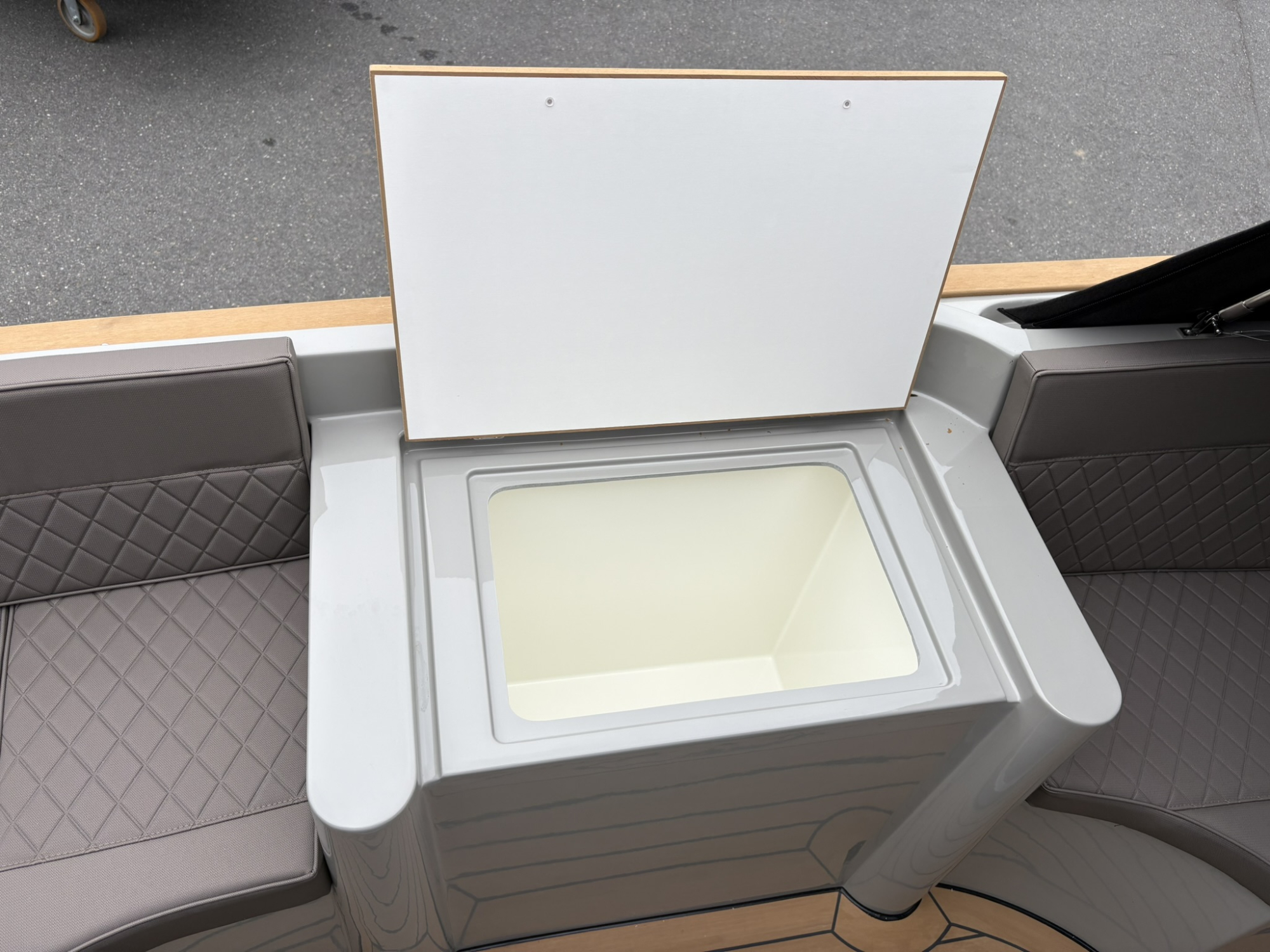 Antaris Sixty7 met Vetus 42 pk in RAL 7030 op voorraad!