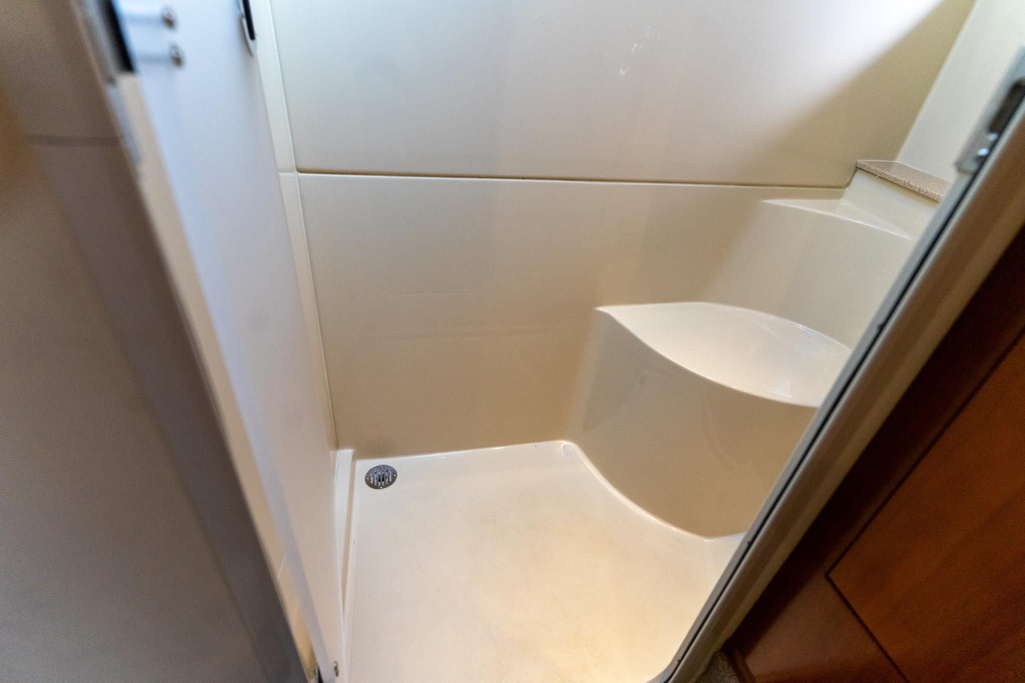 Cruisers Yachts 415 Express Motoryacht