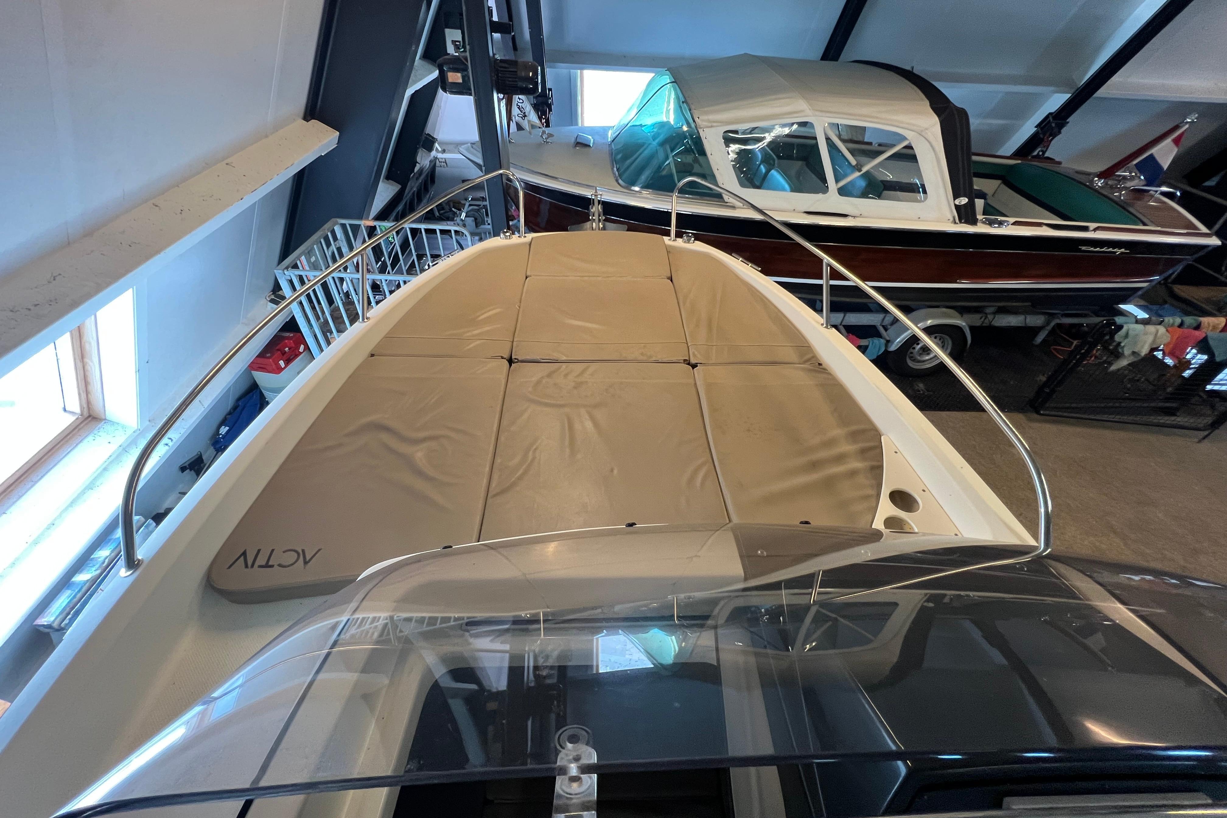 Quicksilver Activ 605 Sundeck