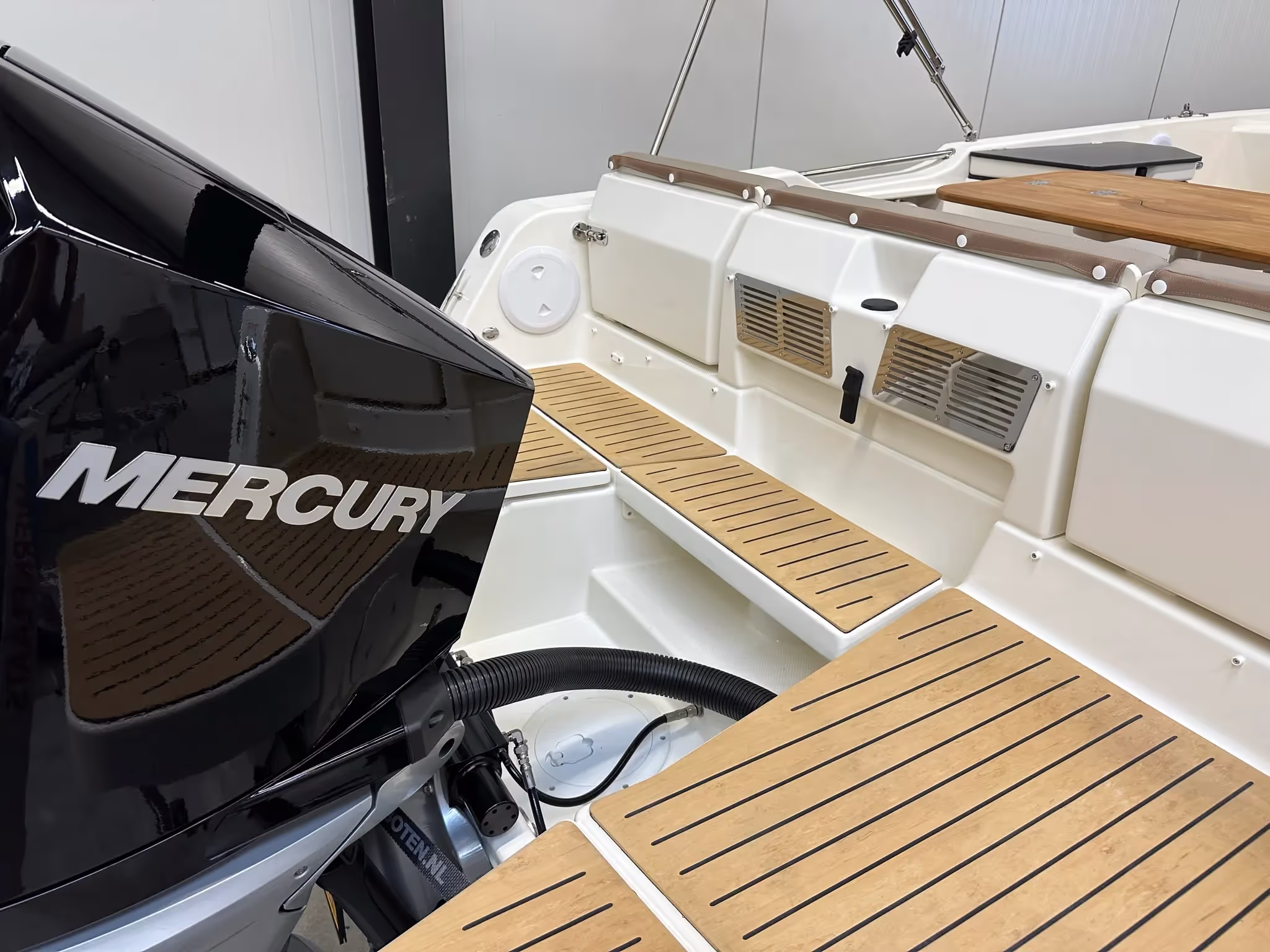 Quicksilver 755 Sundeck