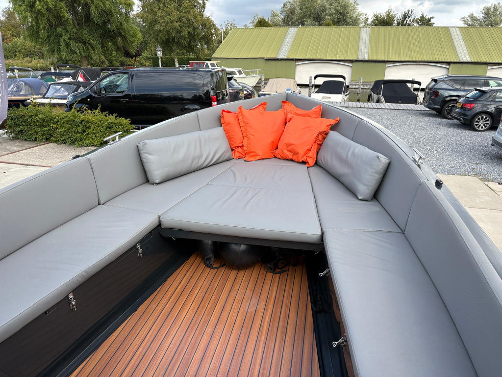 Escape 750 ( 2015) 