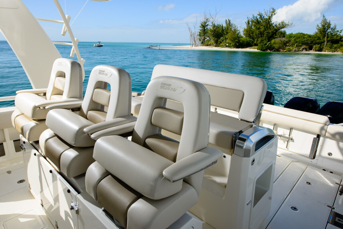 Boston Whaler 420 Outrage