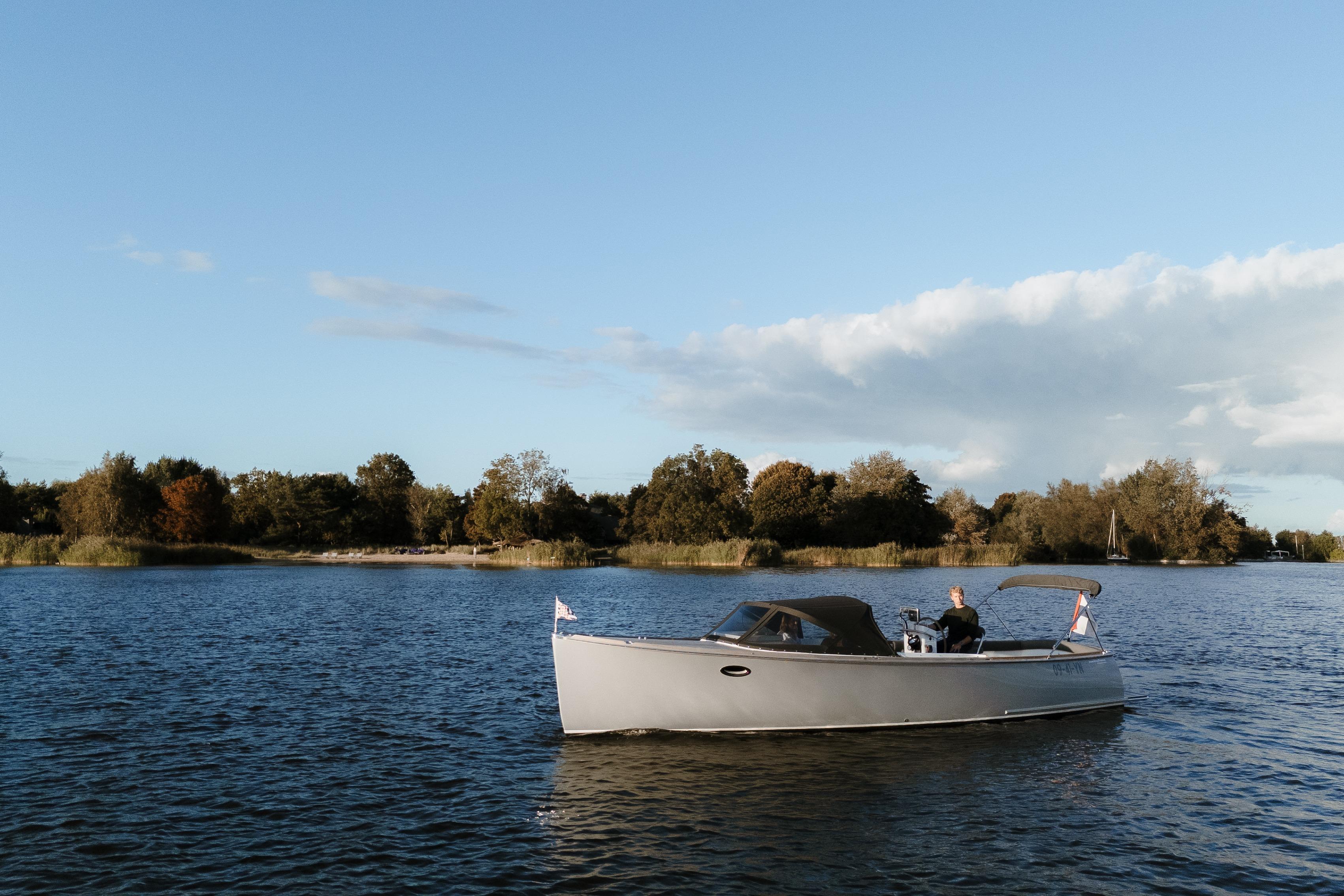 Tender AdmiralsTender C28