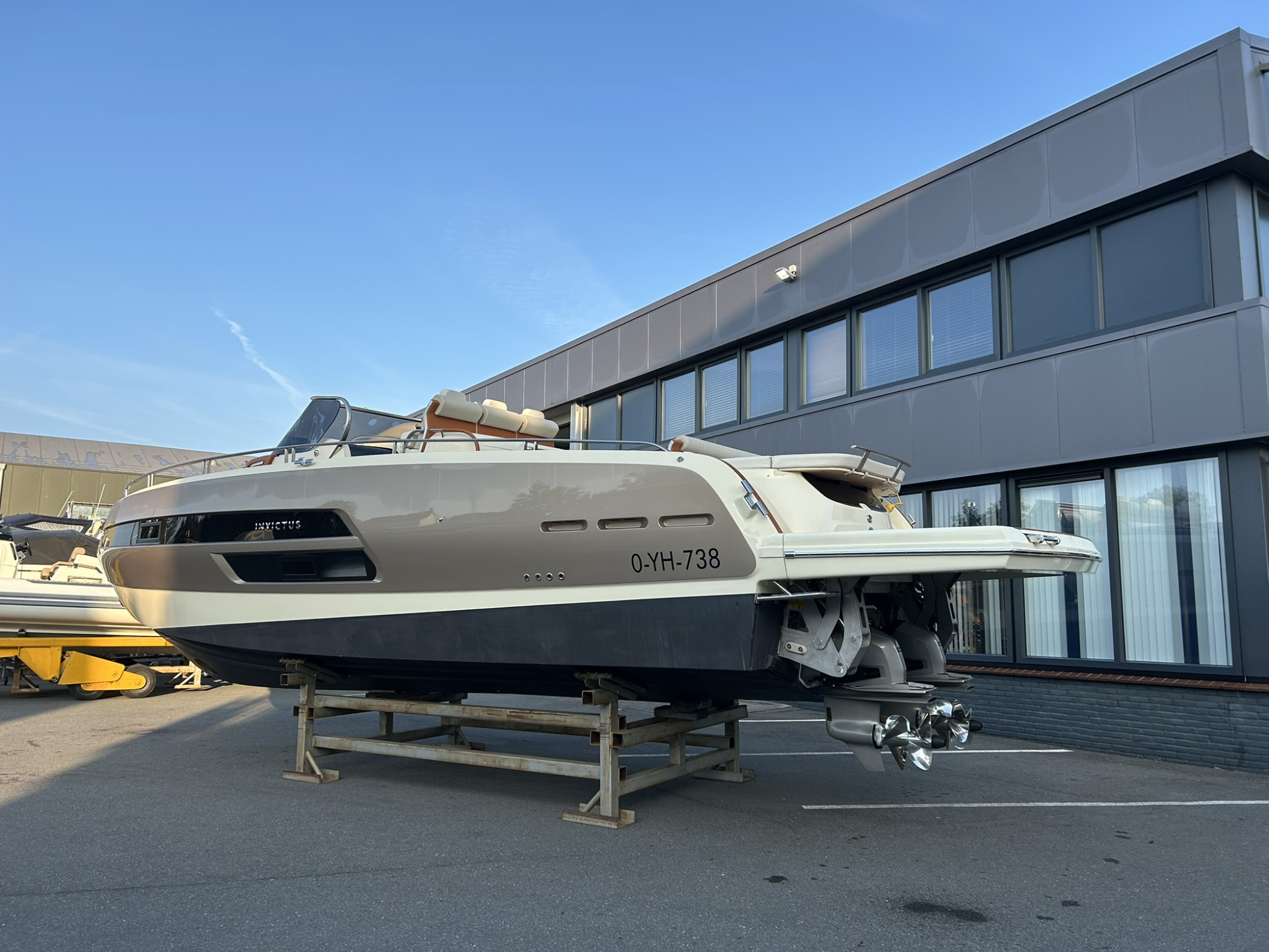 Invictus yachts Invictus GT 370 met 2x Volvo Penta D4 320 pk