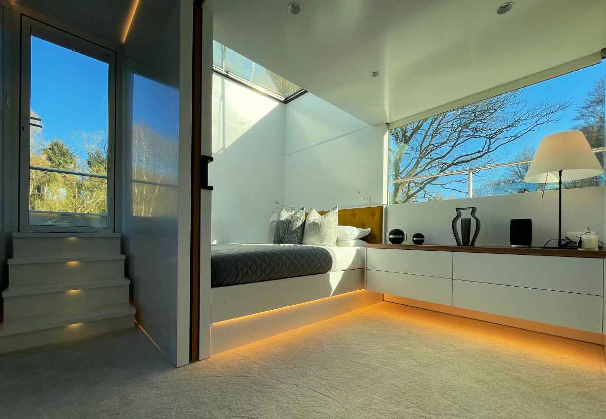 MX4 Houseboat MOAT
