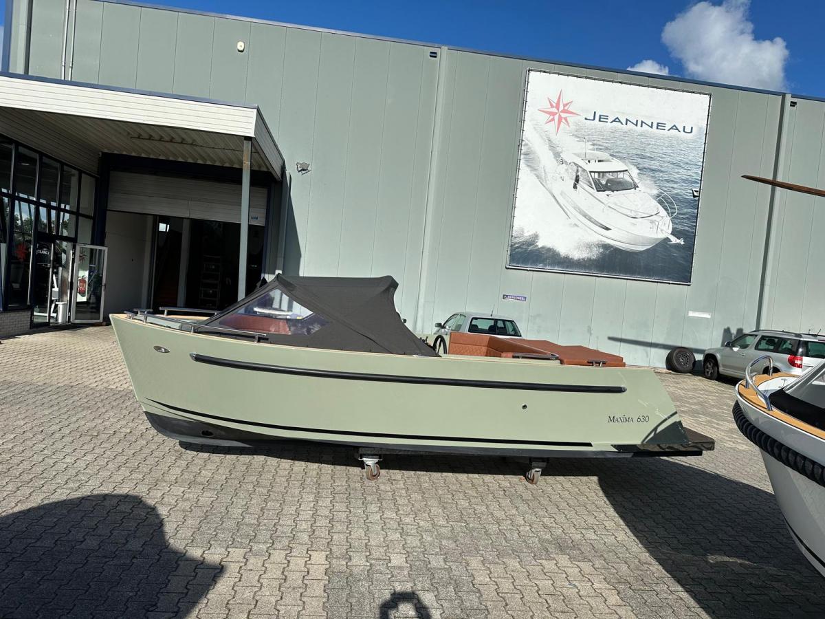 Maxima 630 Tender met boegschroef