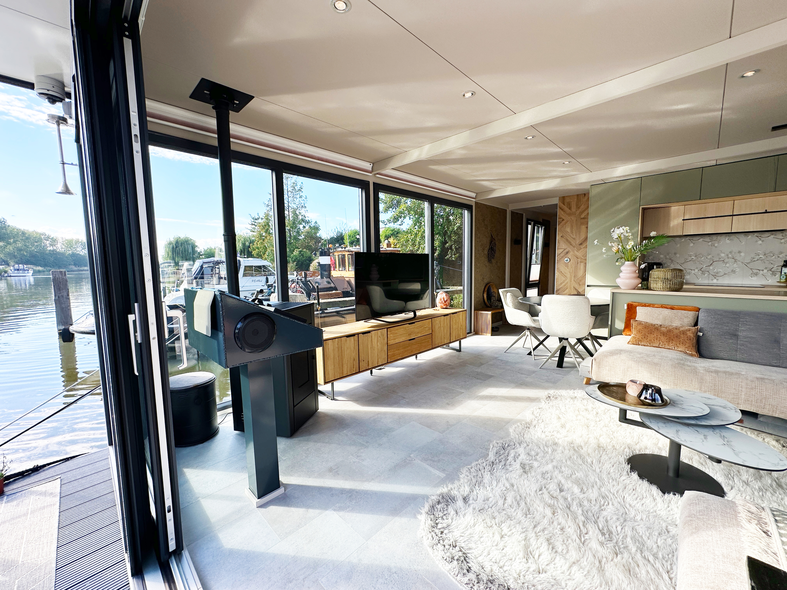 HT-Lofts Houseboat 15m Electric Propulsion