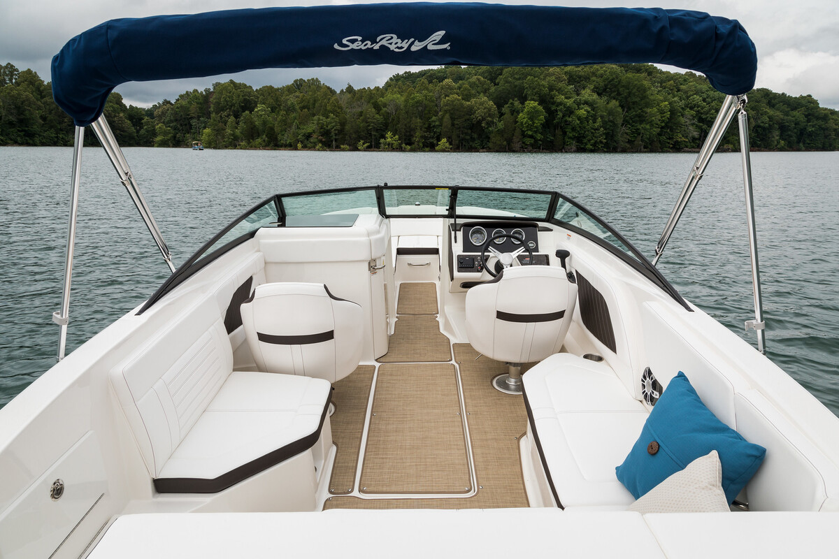 Sea Ray SPX 230 Outboard