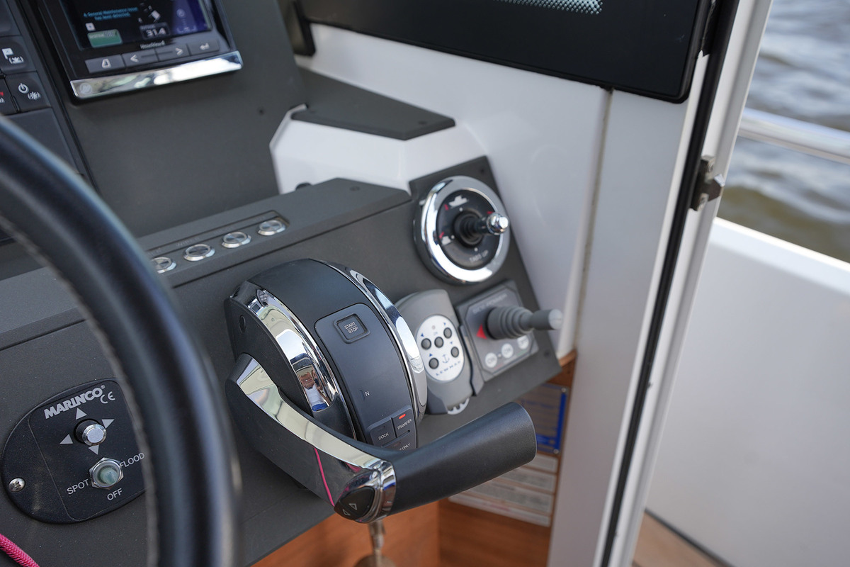 Axopar 28 Cabin