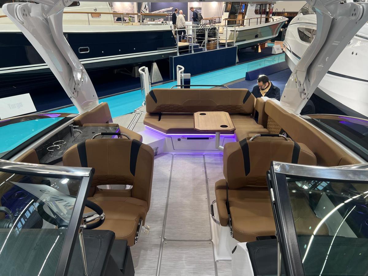 Four Winns H9 Bowrider