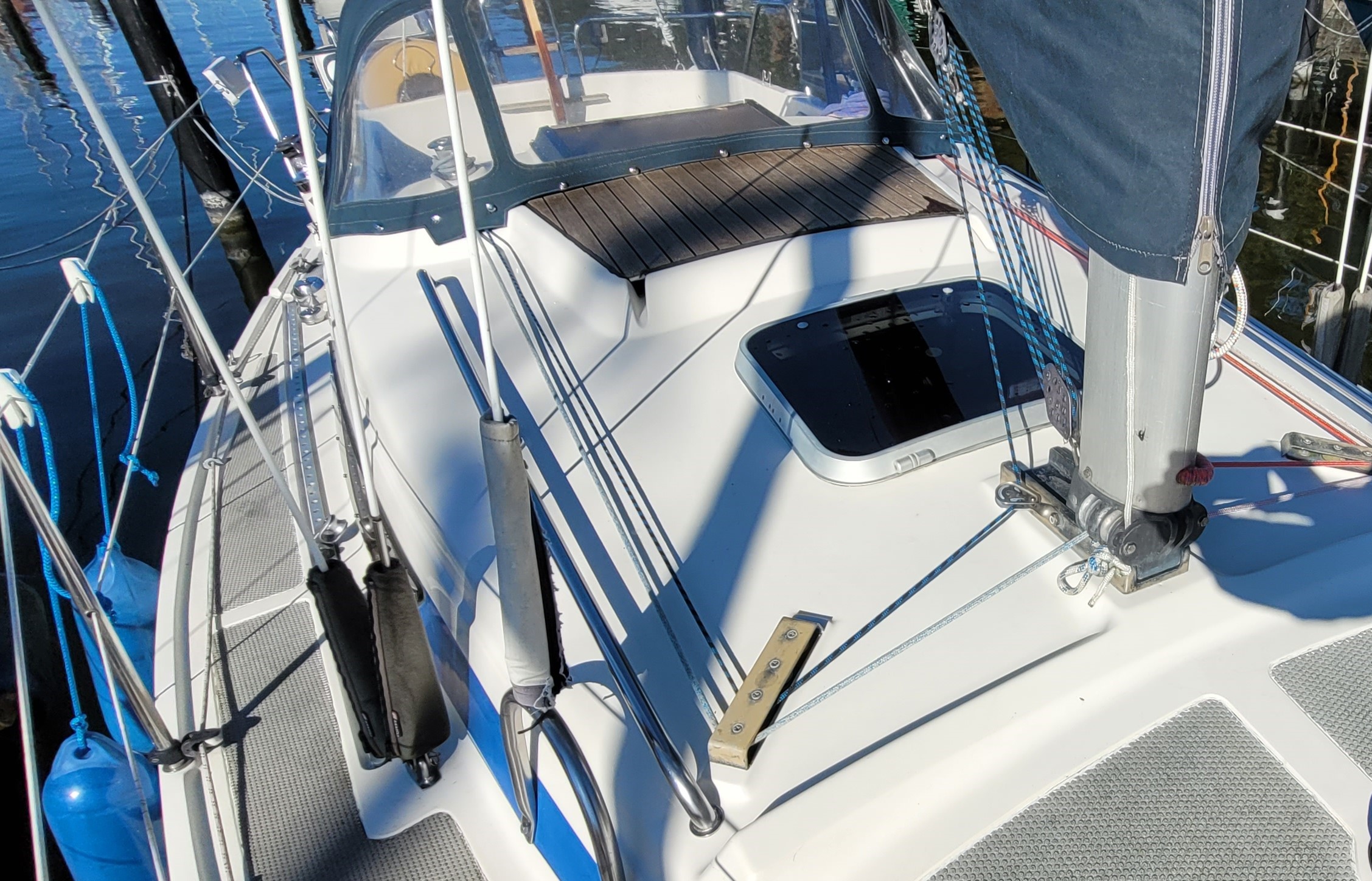 Bavaria 890