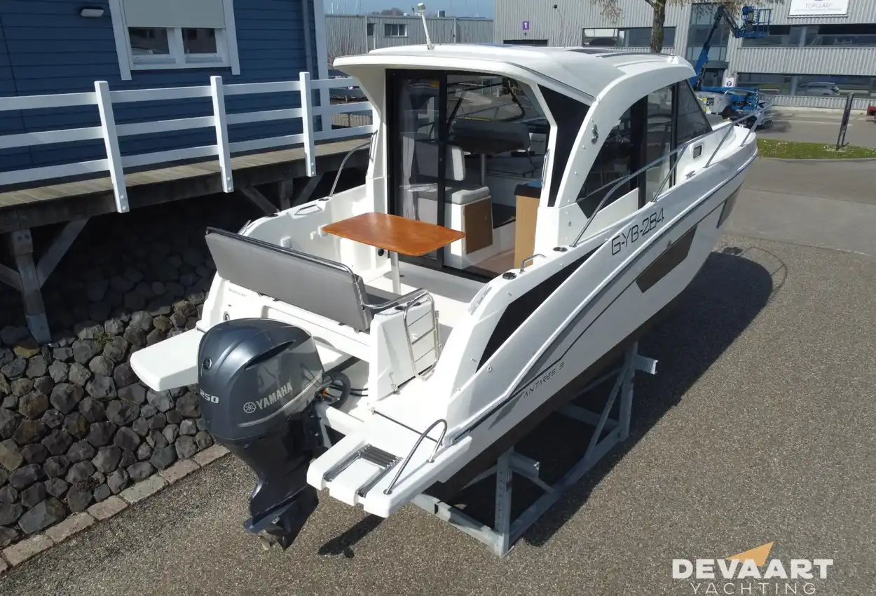 Beneteau Antares 9