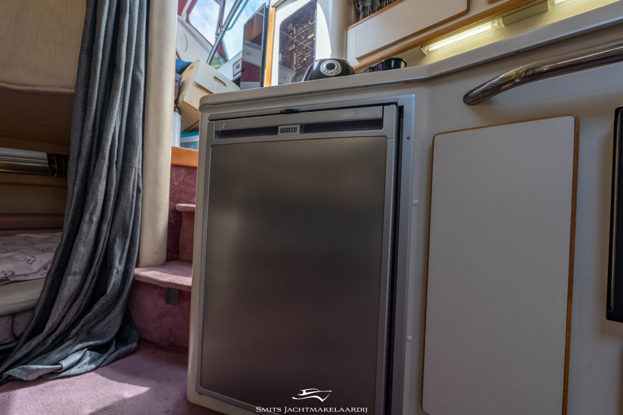 Sea Ray 370 Express Cruiser