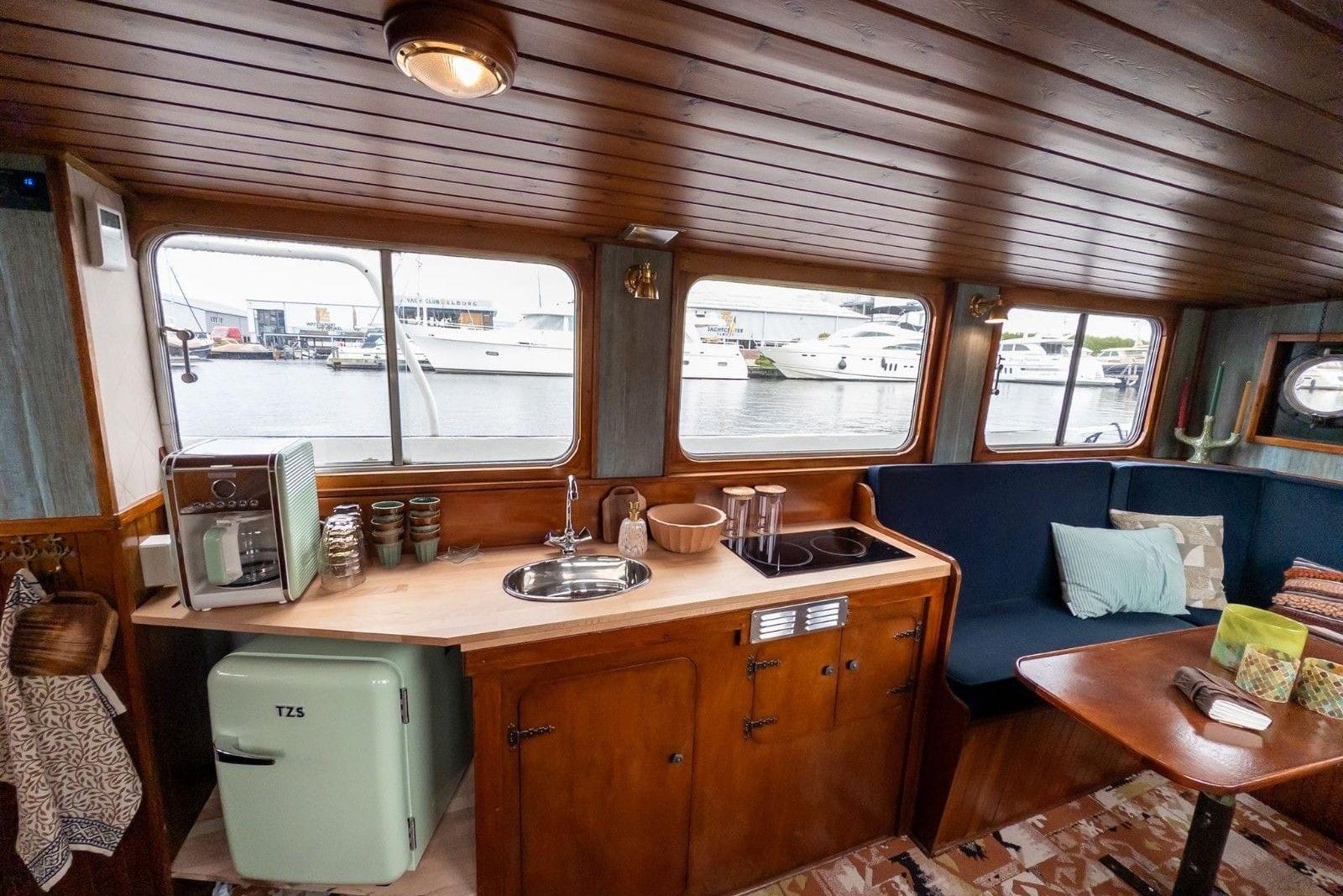 Lemsteraak motorjacht