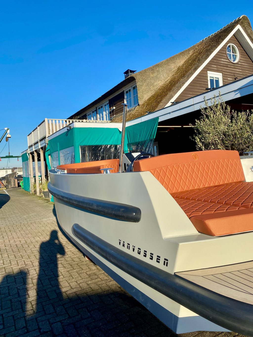 Van Vossen 650 e tender Electra Gray