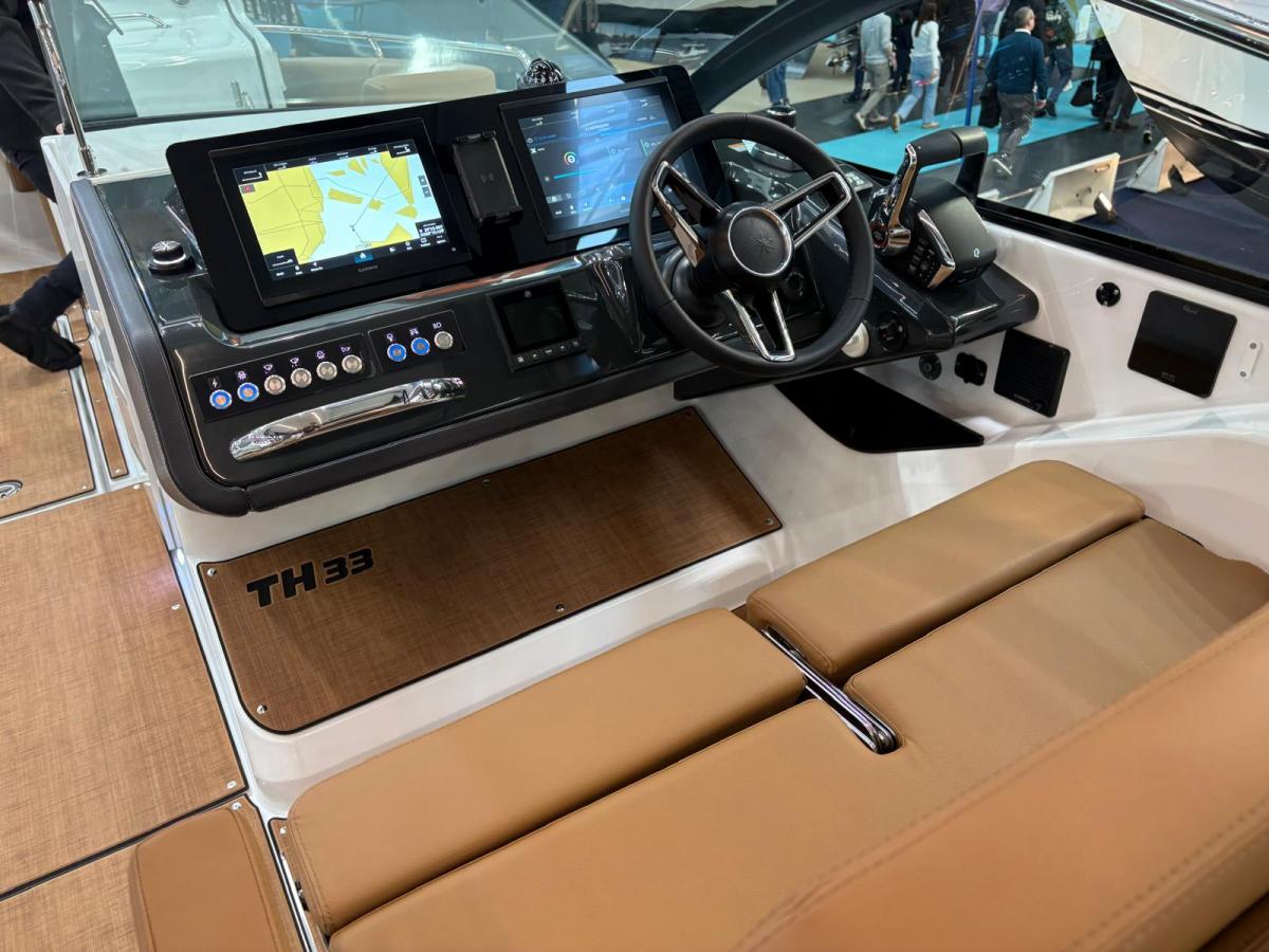 Jeanneau TH33 Twin-Hull