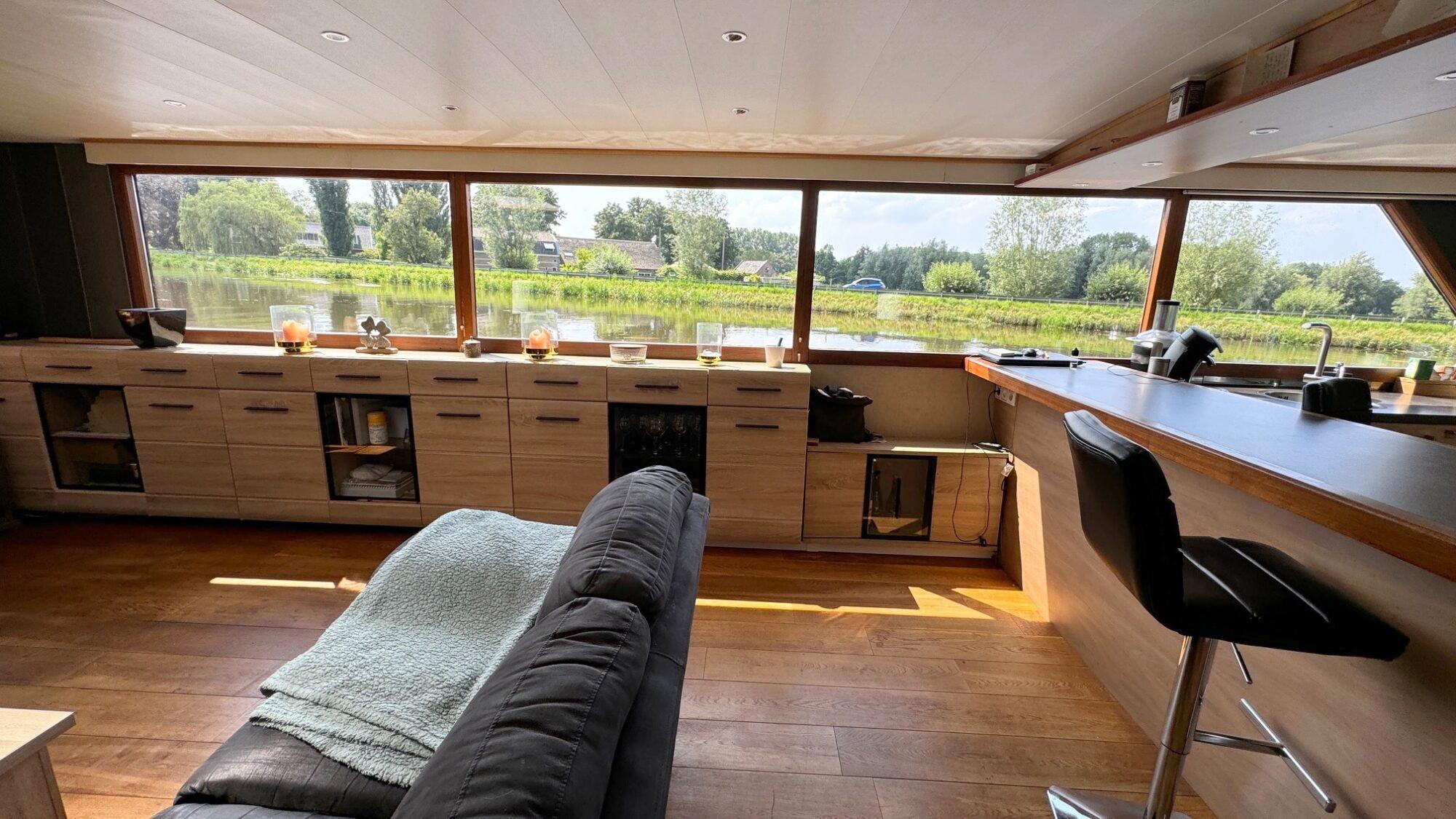 Luxe-Motor Luxe Motor 27.70 VS Varend Woonschip