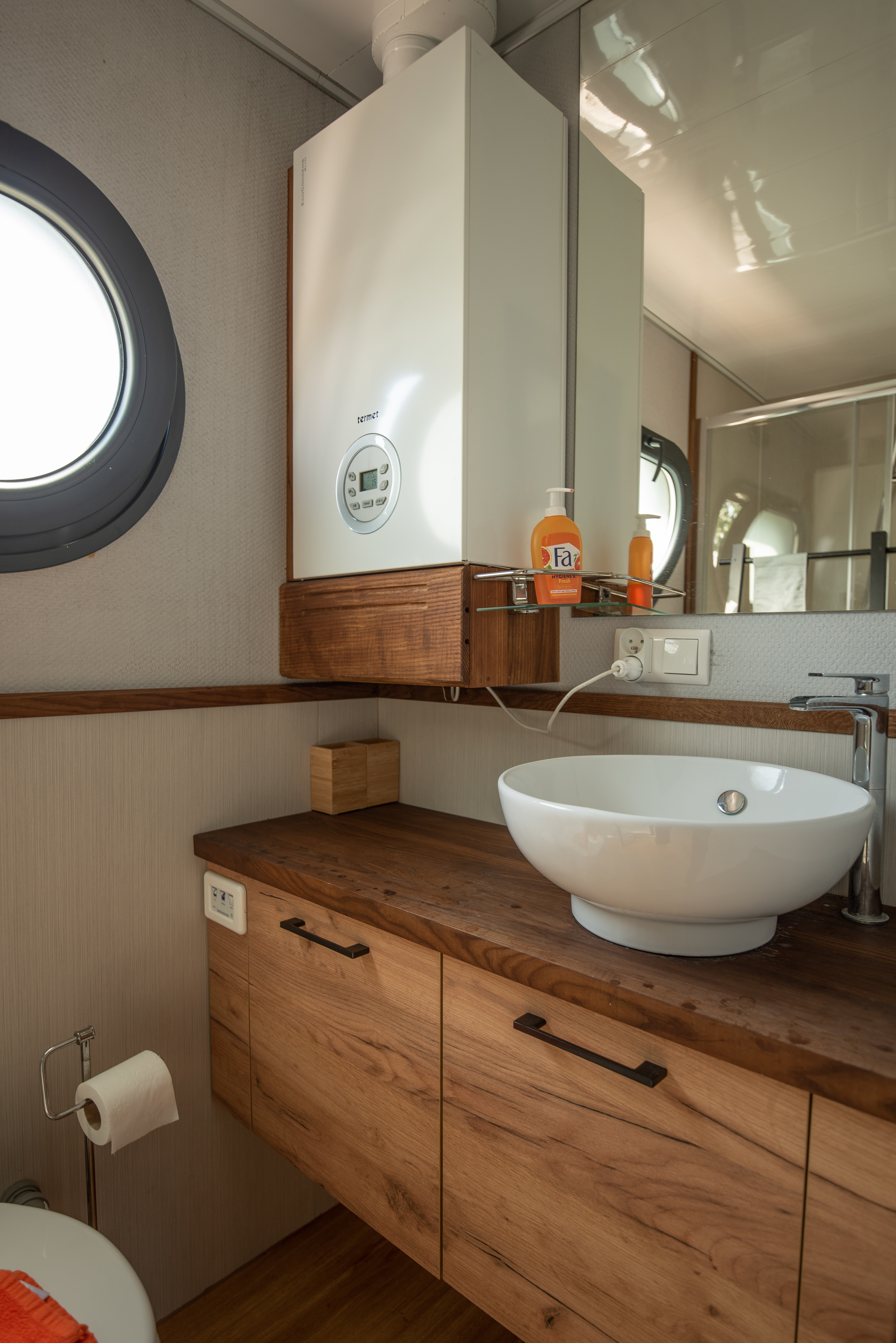 Campi 400 Houseboat Met Ligplaats En Chartermogelijkheid