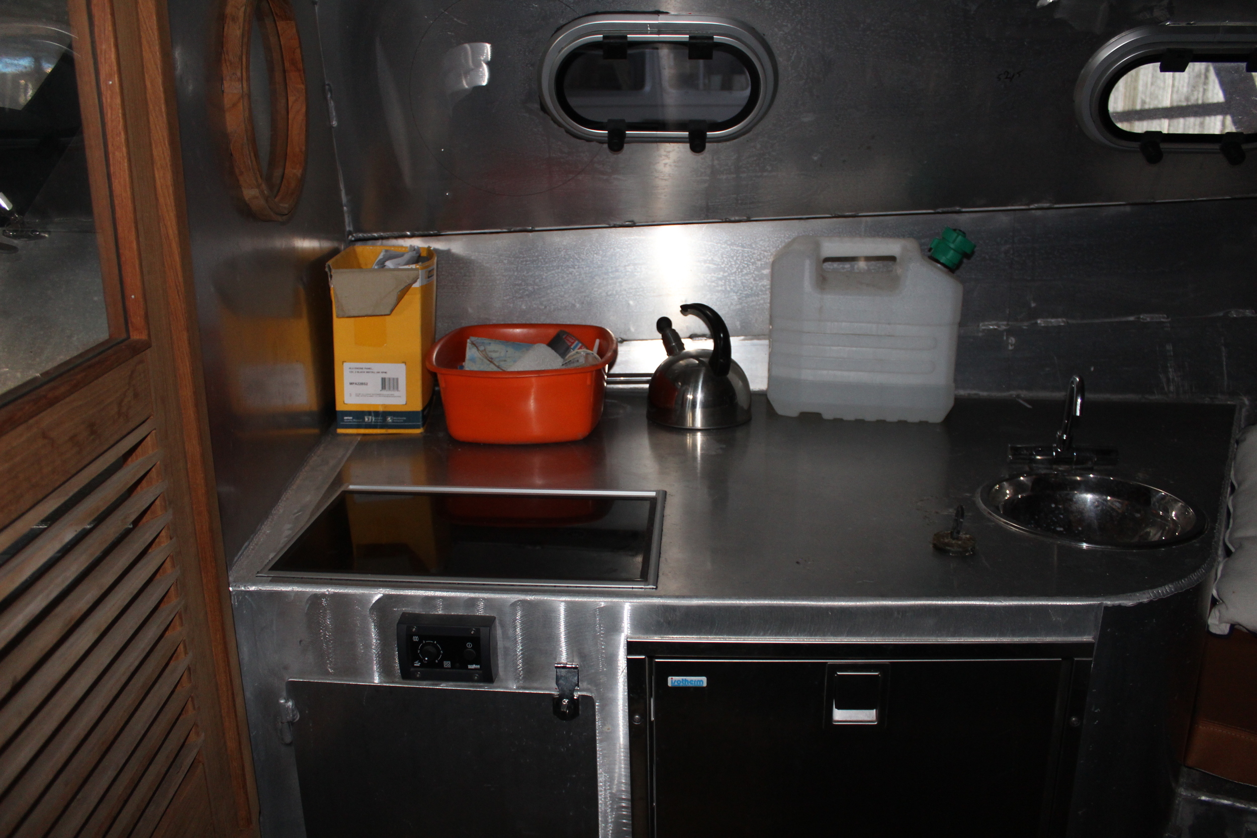 Black Fish Cabin 850 XL