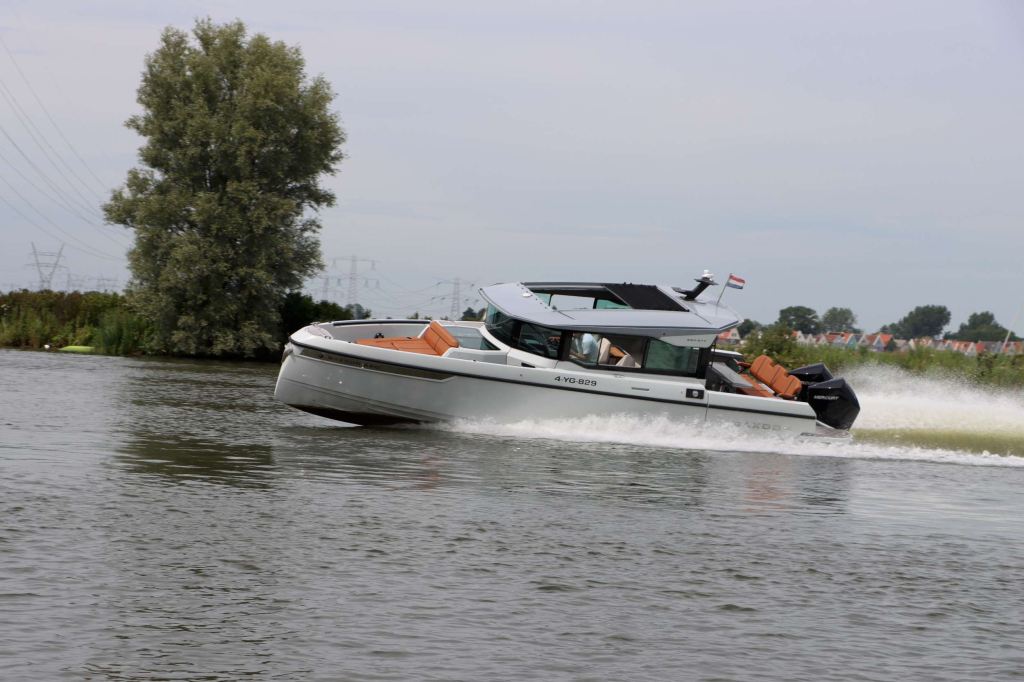 Saxdor Yachts 320 GTC