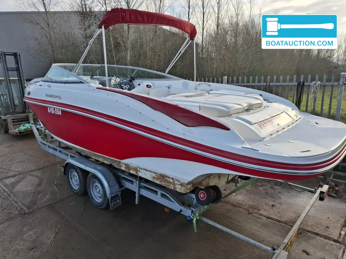 Rinker 246 Captiva Cuddy