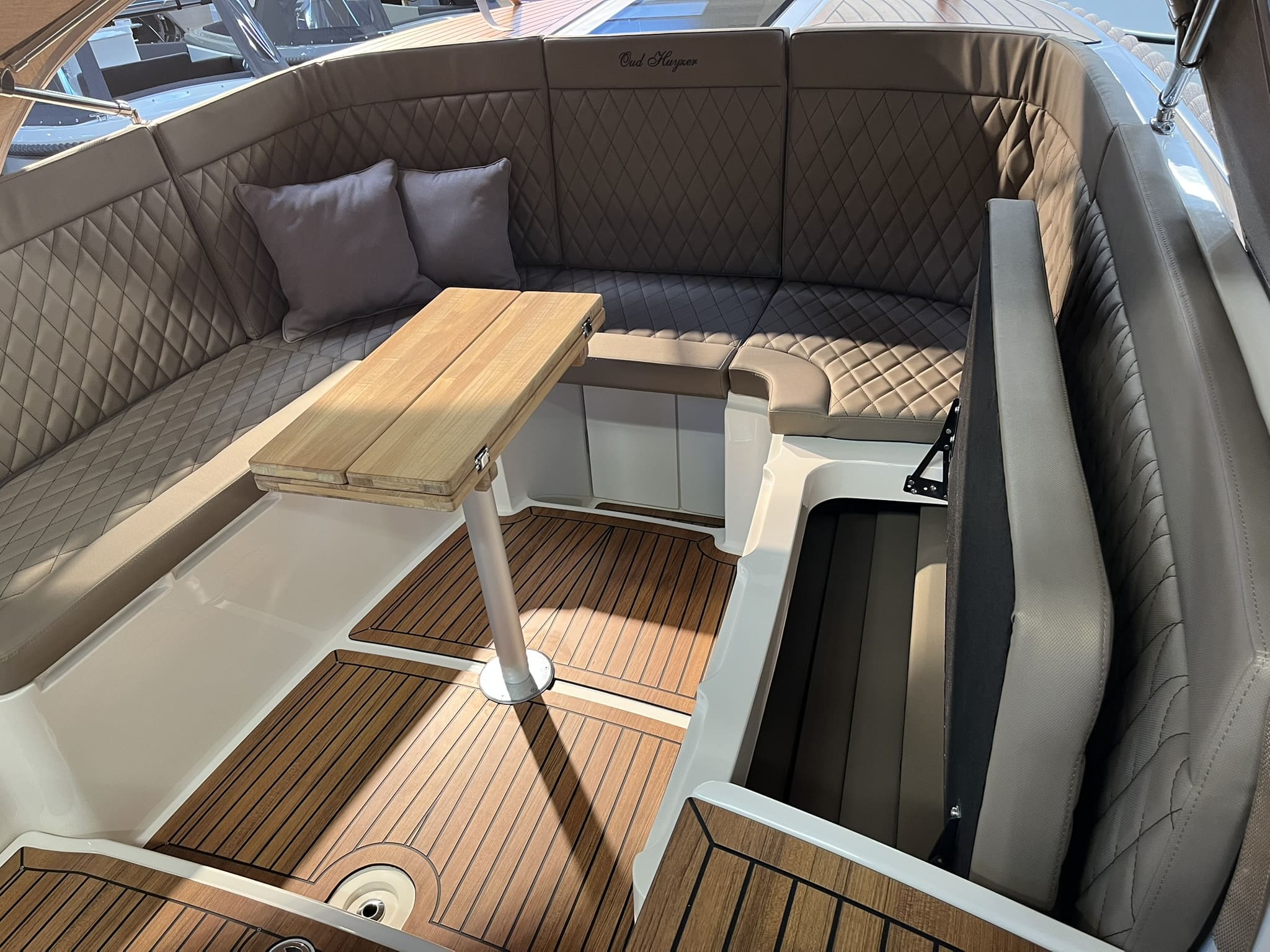 Oud-huijzer 740 Tender