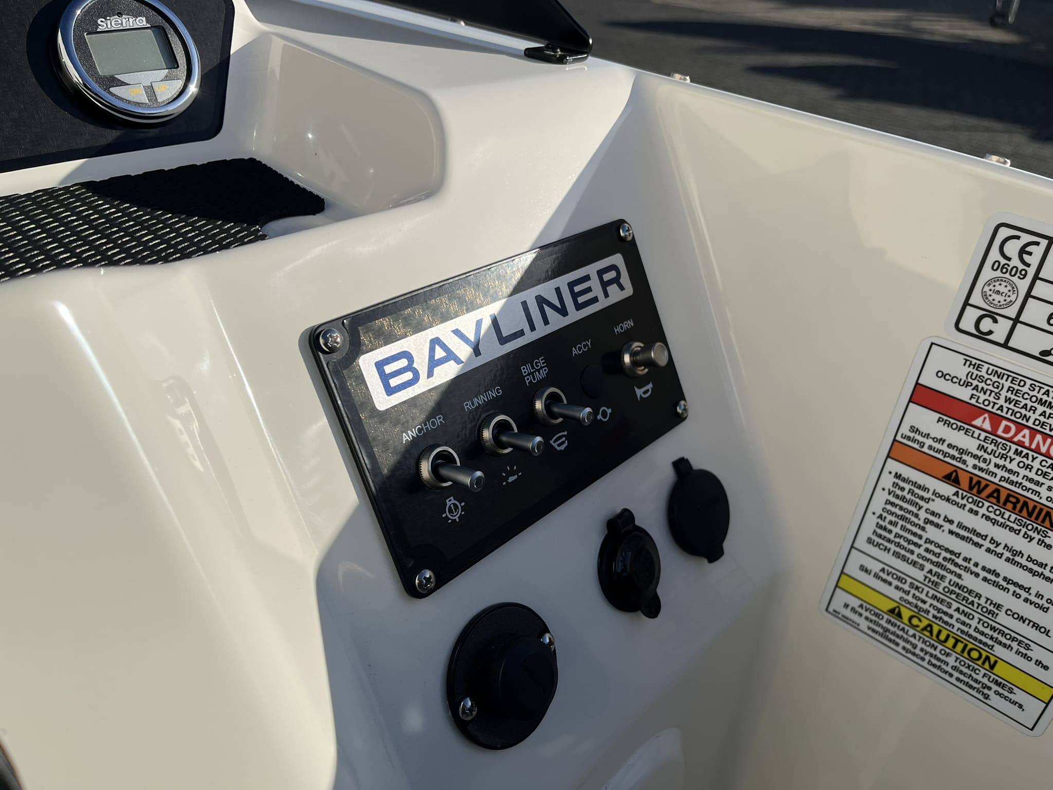 Bayliner Element M17