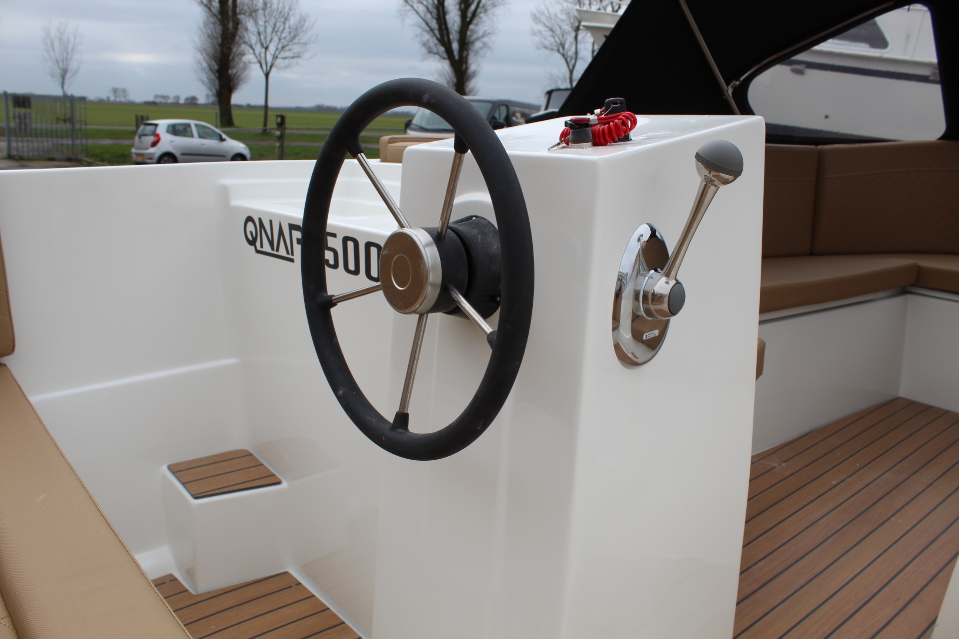 Qnap 500 + 9.8 PK Tohatsu & Cabrioletkap *