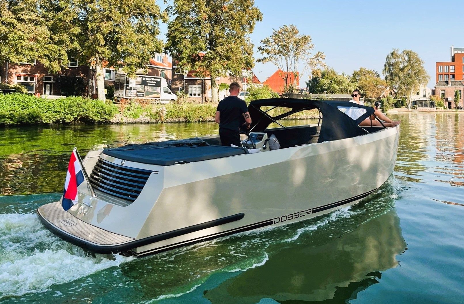 DOBBER 750 Tender